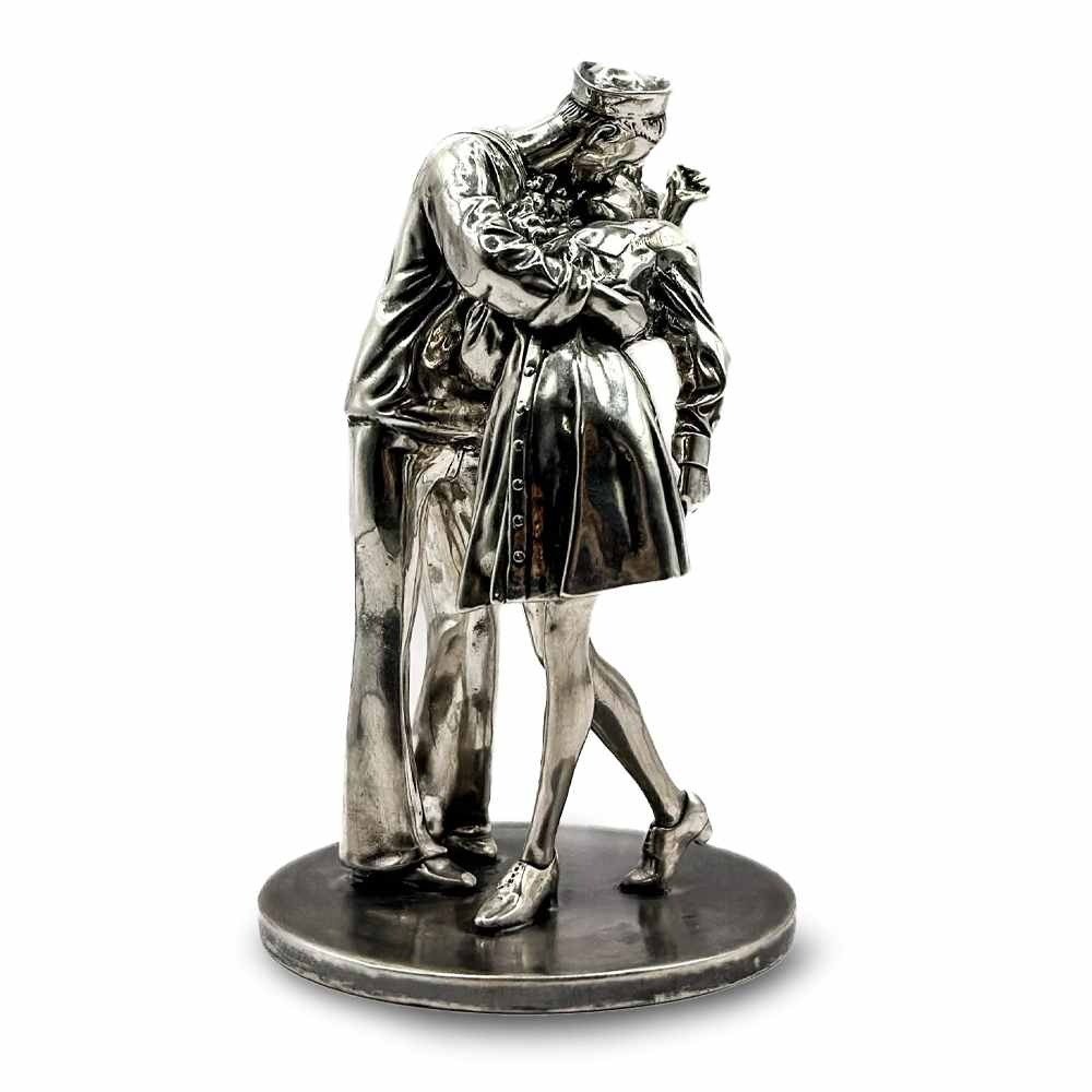 12 oz Antique Finish The Kiss Silver