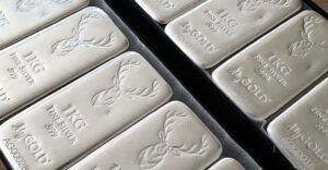 Read more about the article Is It Worth Buying Silver Bullion?