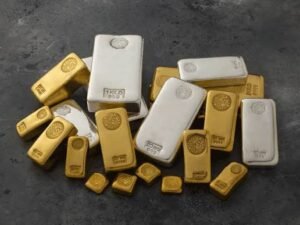 Read more about the article Gold Versus Silver Bullion: Which Fits You?