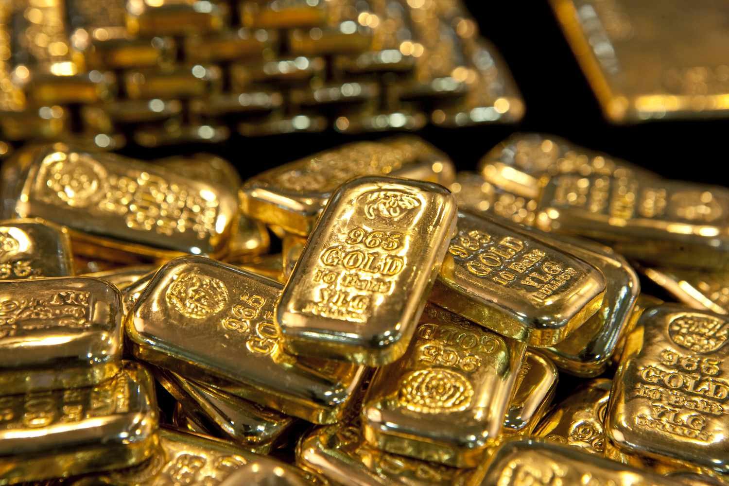 You are currently viewing Why Buy Physical Bullion for Long-Term Security